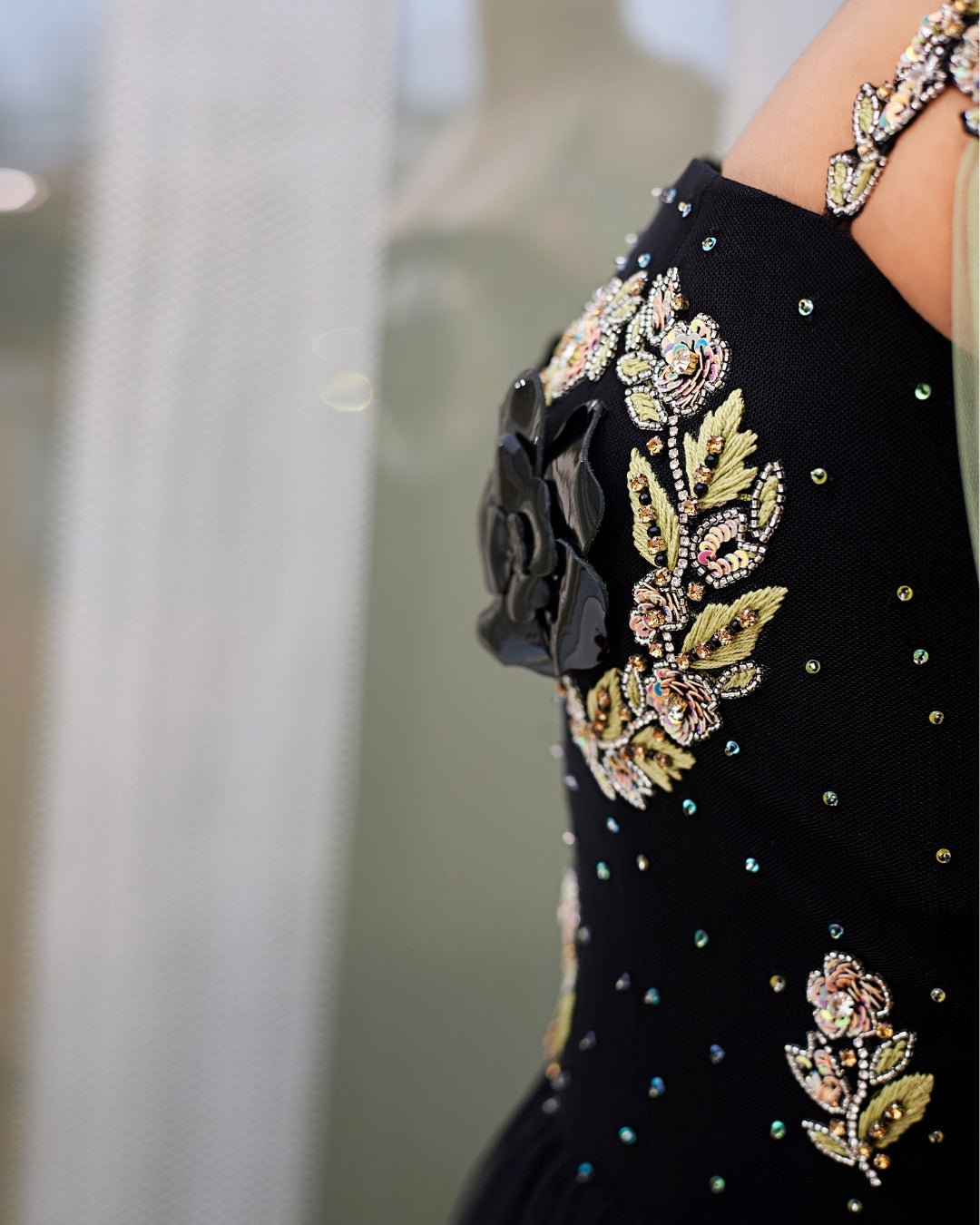 Noir Émeraude Embellished Tulle Gown